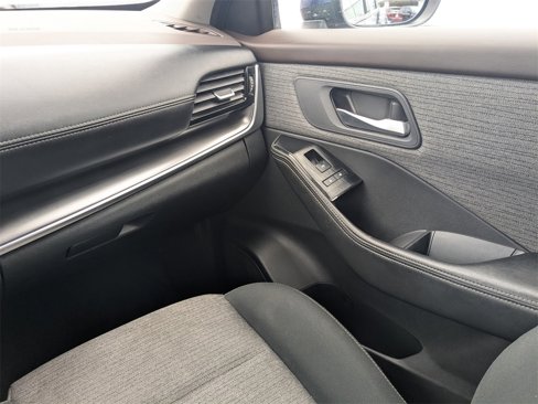 Used 2022 Nissan Rogue SV image 17