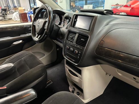 Used 2014 Dodge Grand Caravan American Value Package image 25
