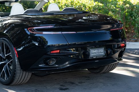 Used 2025 Aston Martin DB12 Convertible image 26
