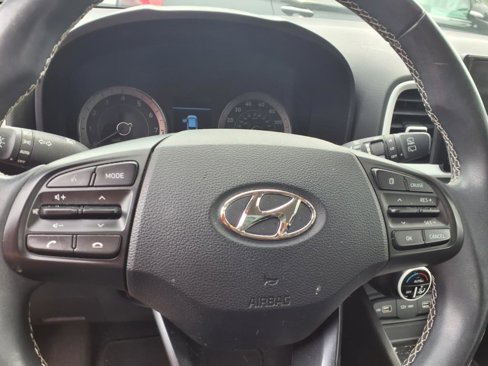 Certified 2022 Hyundai Venue Limited w/ Cargo Package image 11