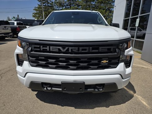 Used 2022 Chevrolet Silverado 1500 Custom image 3