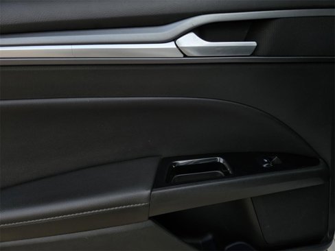 Used 2013 Ford Fusion Titanium w/ Titanium Driver Assist Pkg image 9