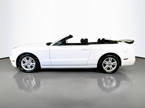 Used 2014 Ford Mustang Convertible image 4