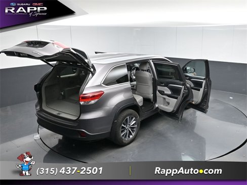 Used 2018 Toyota Highlander XLE image 32