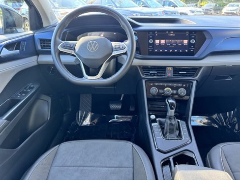 Certified 2024 Volkswagen Taos SE image 15