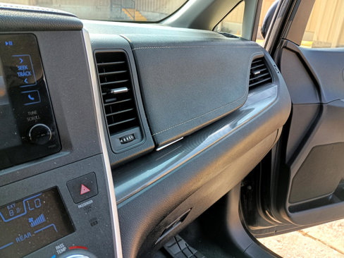 Used 2017 Toyota Sienna SE image 31