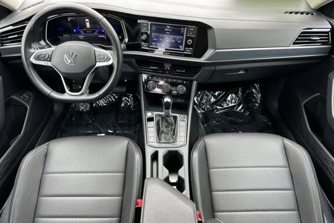 Used 2024 Volkswagen Jetta SE image 13