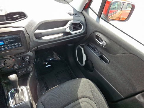 Used 2020 Jeep Renegade Latitude image 16