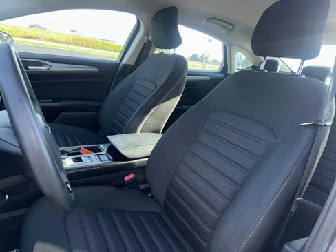 Used 2019 Ford Fusion SE image 13