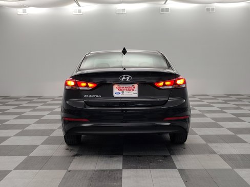 Used 2017 Hyundai Elantra SE image 8