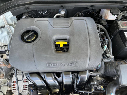 Used 2019 Hyundai Elantra SE image 16