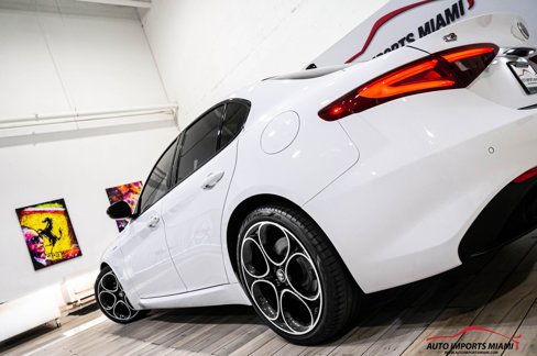 Used 2022 Alfa Romeo Giulia Veloce image 97
