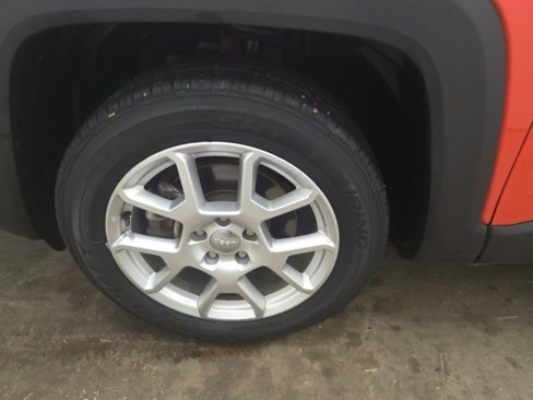 Used 2019 Jeep Renegade Latitude w/ Popular Equipment Group image 18