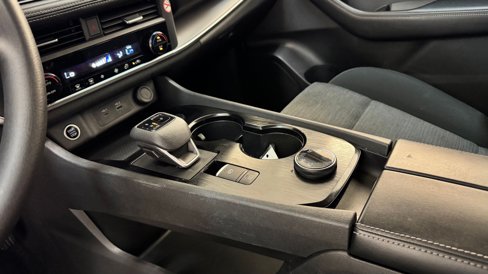 Used 2023 Nissan Rogue SV image 17