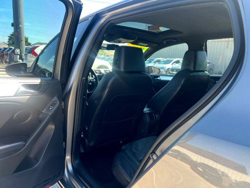 Used 2012 Volkswagen GTI 4-Door image 32
