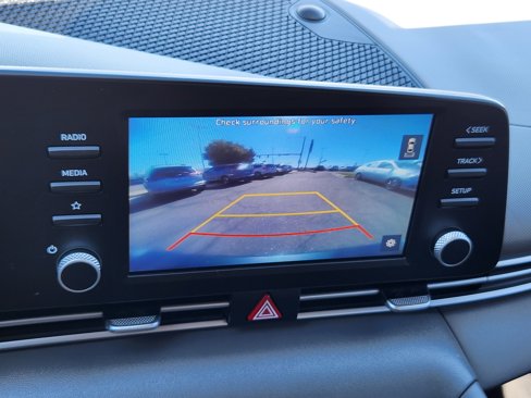 Used 2021 Hyundai Elantra SE image 21