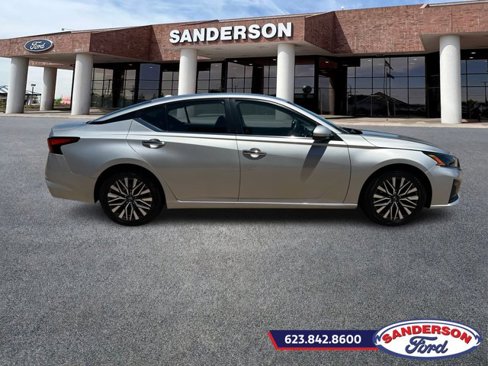 Used 2023 Nissan Altima 2.5 SV image 2