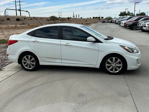 Used 2013 Hyundai Accent GLS w/ Premium Pkg image 3