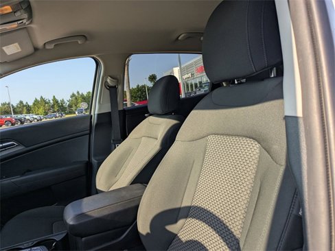 Used 2023 Kia Sportage LX image 14