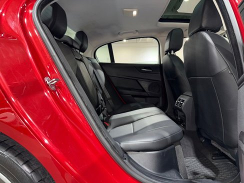 Used 2018 Jaguar XE Premium image 56