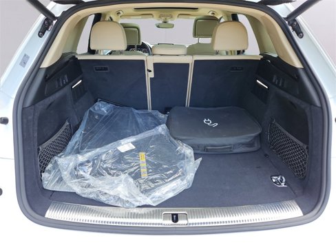 Used 2020 Audi Q5 e Prestige w/ Prestige Package image 38