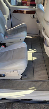 Used 2006 Chrysler Town & Country Limited image 15