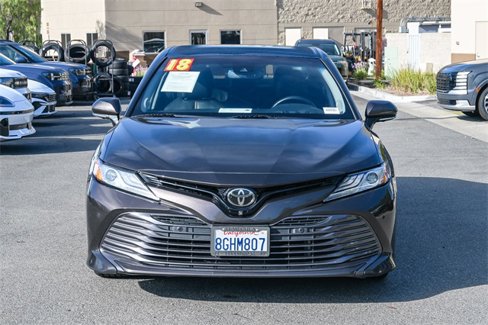 Used 2018 Toyota Camry XLE image 2