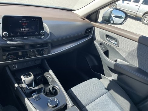 Used 2023 Nissan Rogue SV image 23