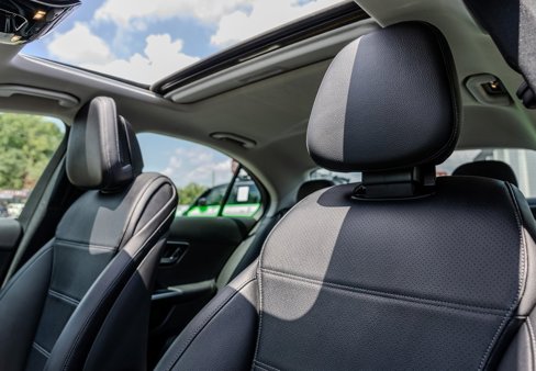 Used 2022 Mercedes-Benz C 300 Sedan image 17