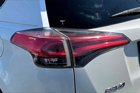 Used 2018 Toyota RAV4 Limited image 23