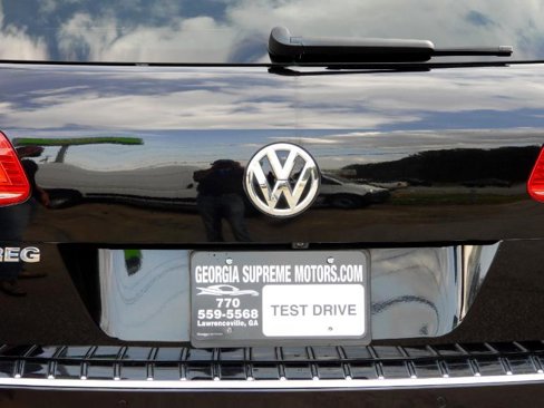 Used 2016 Volkswagen Touareg Sport image 18