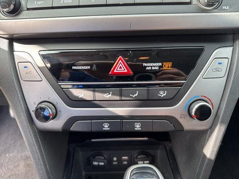 Used 2018 Hyundai Elantra SE image 30