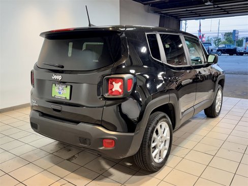 Used 2023 Jeep Renegade Latitude image 8