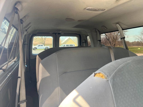Used 2011 Ford E-350 and Econoline 350 XLT image 3
