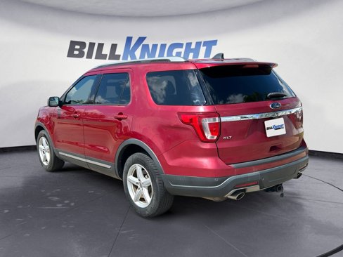 Used 2018 Ford Explorer XLT image 3