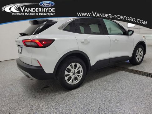 Used 2023 Ford Escape Active w/ Cold Weather Package image 3