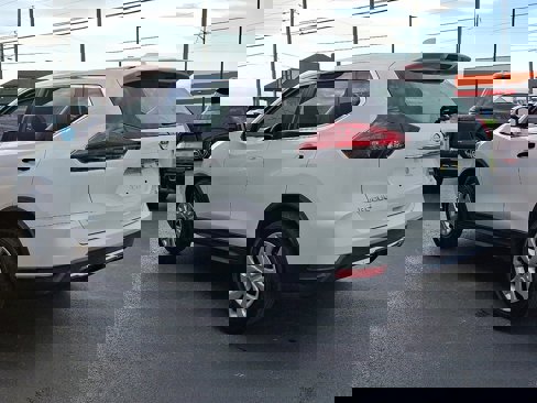 Used 2019 Nissan Rogue S image 4