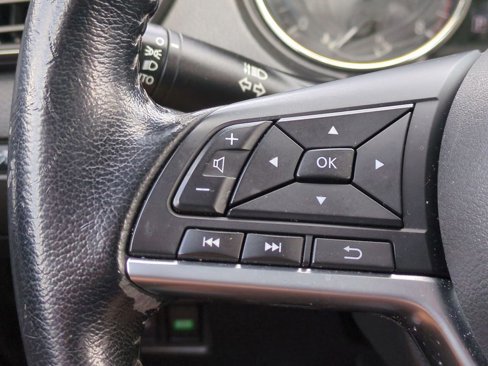 Used 2020 Nissan Rogue SV image 14