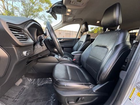 Used 2020 Ford Escape Titanium image 22