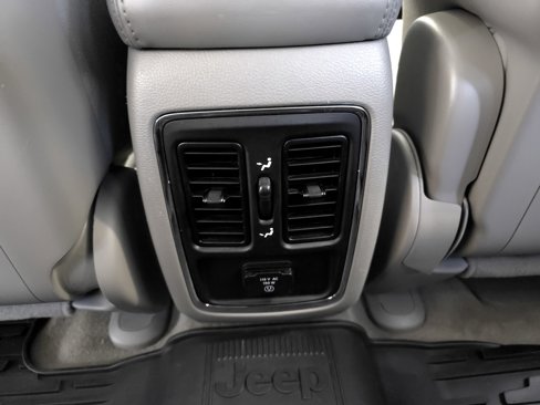 Used 2012 Jeep Grand Cherokee Laredo image 26