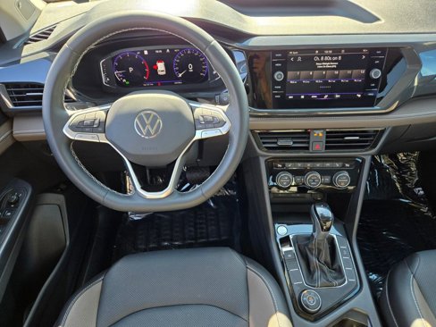 Used 2022 Volkswagen Taos SEL image 14