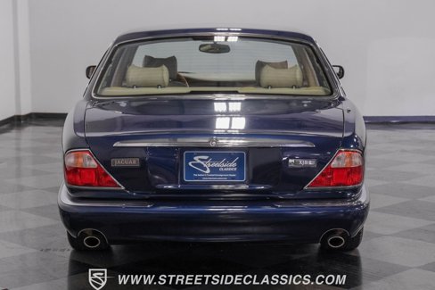 Used 1999 Jaguar XJ8 image 32