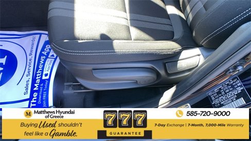 Used 2025 Hyundai Venue SEL image 12