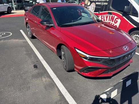 Used 2025 Hyundai Elantra SEL image 3