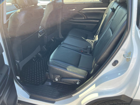 Used 2019 Toyota Highlander XLE image 12