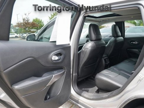 Used 2019 Jeep Cherokee Limited image 14