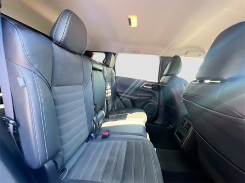Used 2024 Mitsubishi Outlander SE image 29