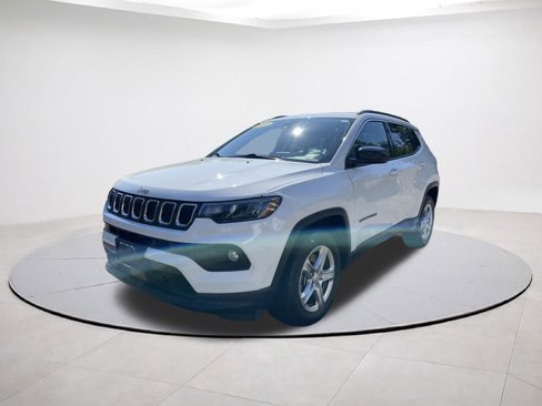 Certified 2024 Jeep Compass Latitude image 3