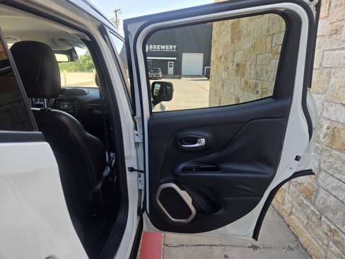 Used 2016 Jeep Renegade Limited image 10
