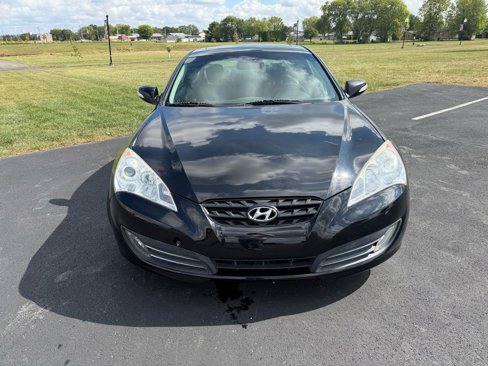 Used 2012 Hyundai Genesis 3.8 image 2